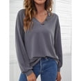 thumbnail image 2 of Suéter de punto casual suelta cuello en V manga larga color puro abotonado suéter para otoño invierno, 2 of 6