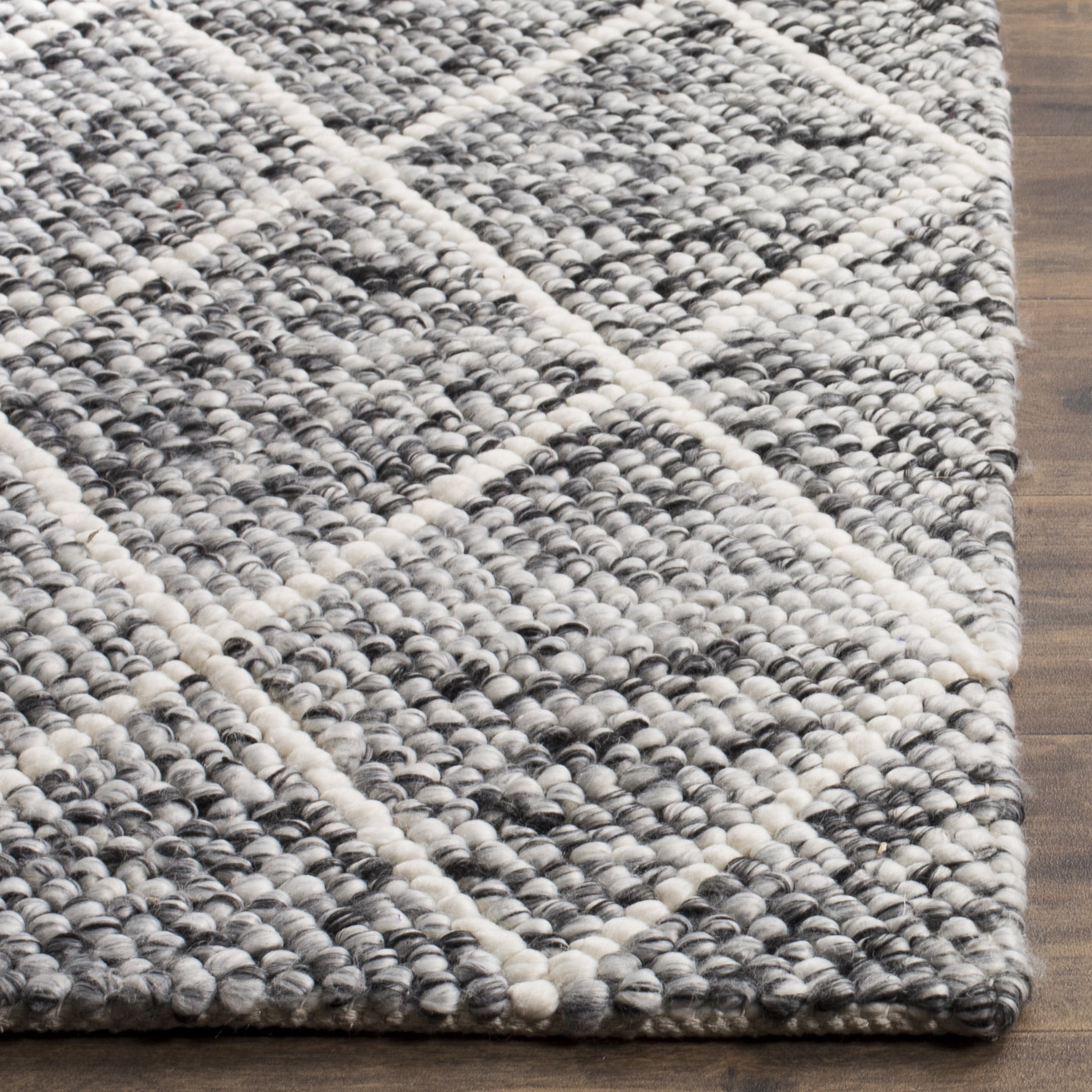 SAFAVIEH Natura Taegan Geometric Diamonds Runner Rug, Ivory/Black, 2'3" x 8'
