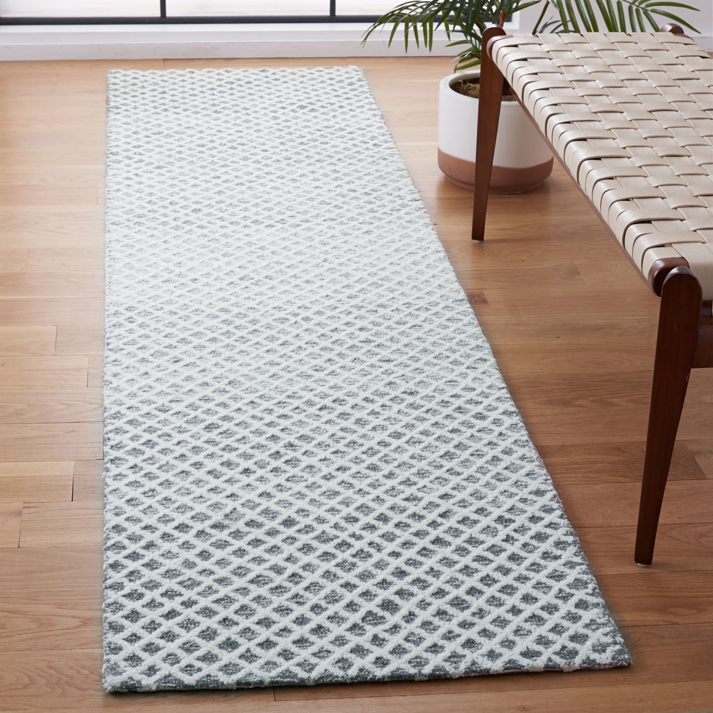 SAFAVIEH Micro-Loop Arnold Diamond Runner Rug, Grey/Ivory, 2'3" x 9'