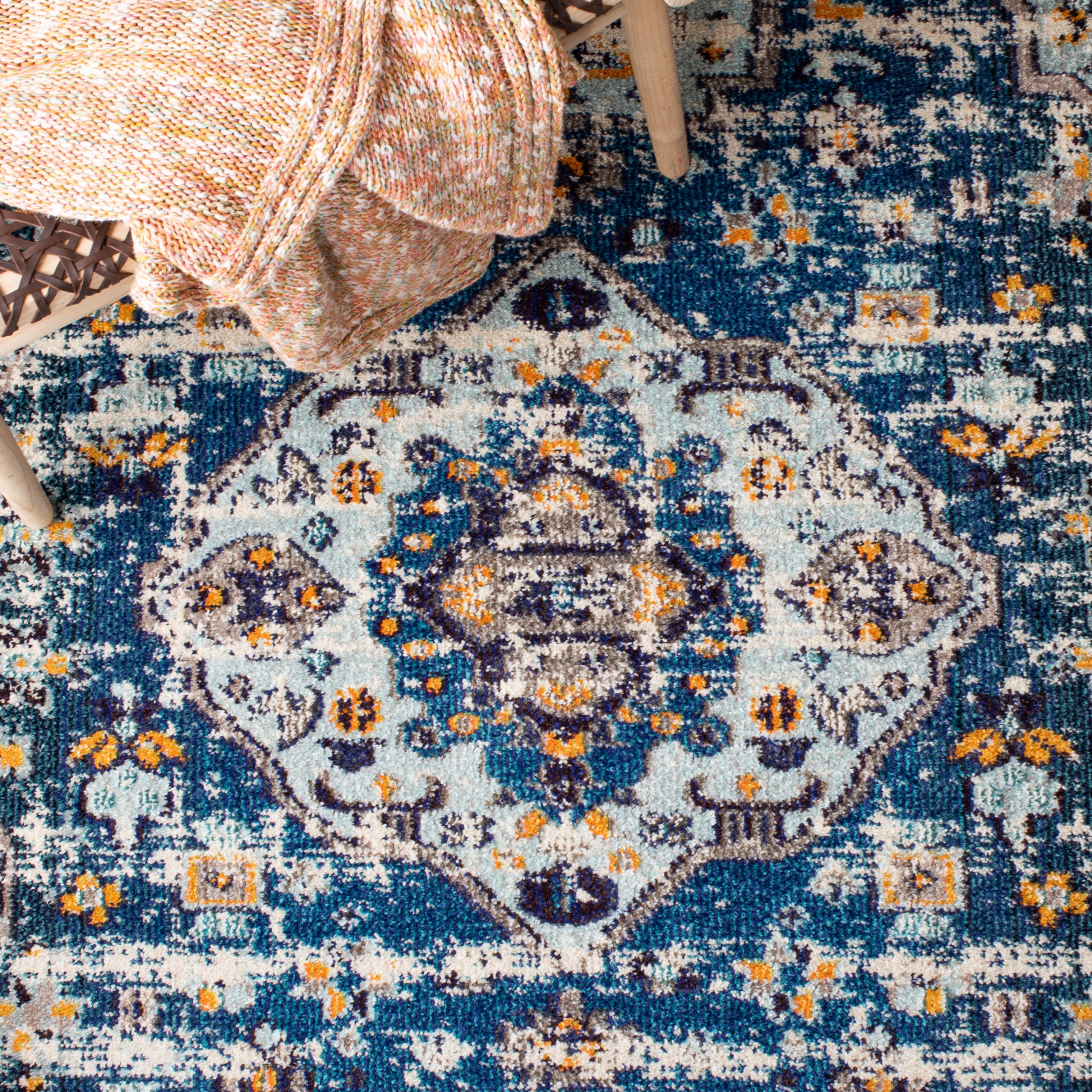 SAFAVIEH Madison Trenton Vintage Traditional Area Rug, Dark Blue/Light Blue, 6'7" Round