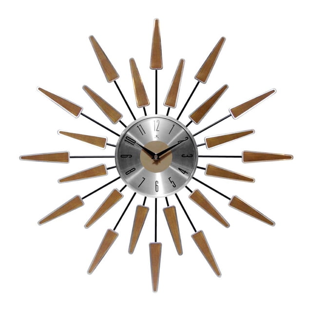 Infinity Instruments Sunburst Horloge Murale Satellite en Métal de Style Mi-Siècle, Fini Noyer, Présentant un design de 23 Pouces avec Rayons de Noyer Bordés de Métal et un Cadran en Aluminium Brossé. Cette Horloge Moderne Mi-Siècle Comprend des Chiffres standard, un Mouvement à quartz et une Lentille en Verre Protégeant les Aiguilles de l'Horloge. Parfaite pour la Déco de la Maison dans les Salons, Bureaux Ou Salles de Conférence.