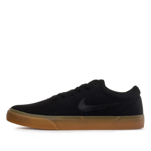tenis nike sb charge - cd6279004 - negro - hombre negro 27.5 nike sb charge Vista lateral derecha de tenis Nike SB Charge con parte superior textil negra y cordones negros, Swoosh en costado, cuello y lengüeta acolchados visibles; suela intermedia de caucho sintético color goma translúcida. Diseñados para skate y uso urbano; también suelen usarse como calzado casual para viajar.