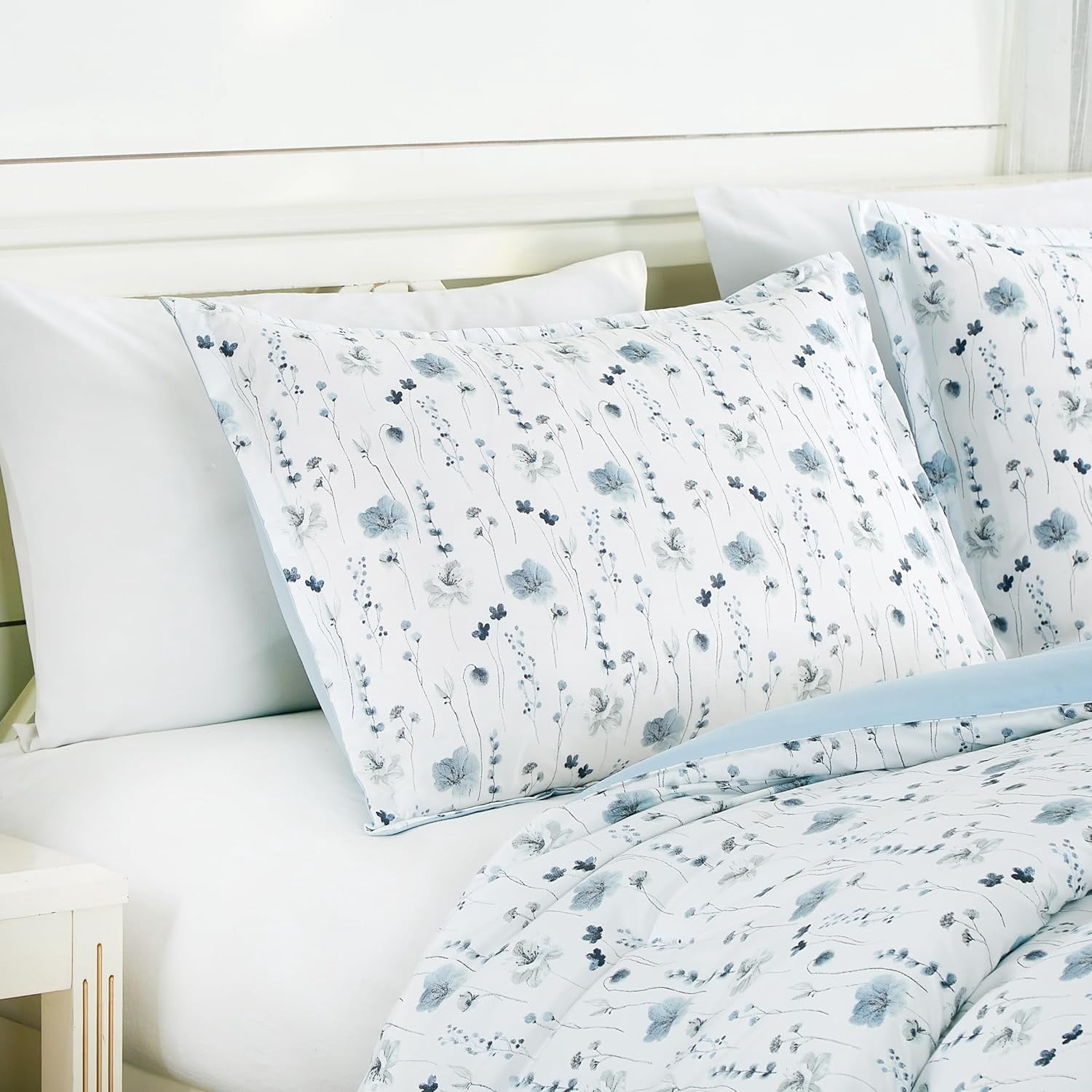 Chezmoi Collection Fran 3-Piece Boho Floral Comforter Set, Queen, Blue White Poppy Flower Printed Microfiber Lightweight Bedding Set