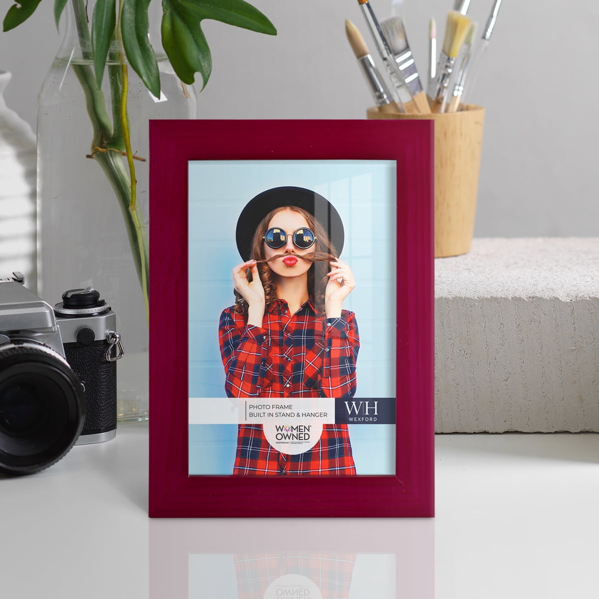 Woodgrain 5 in. x 7 in. Cherry Red Picture Frame