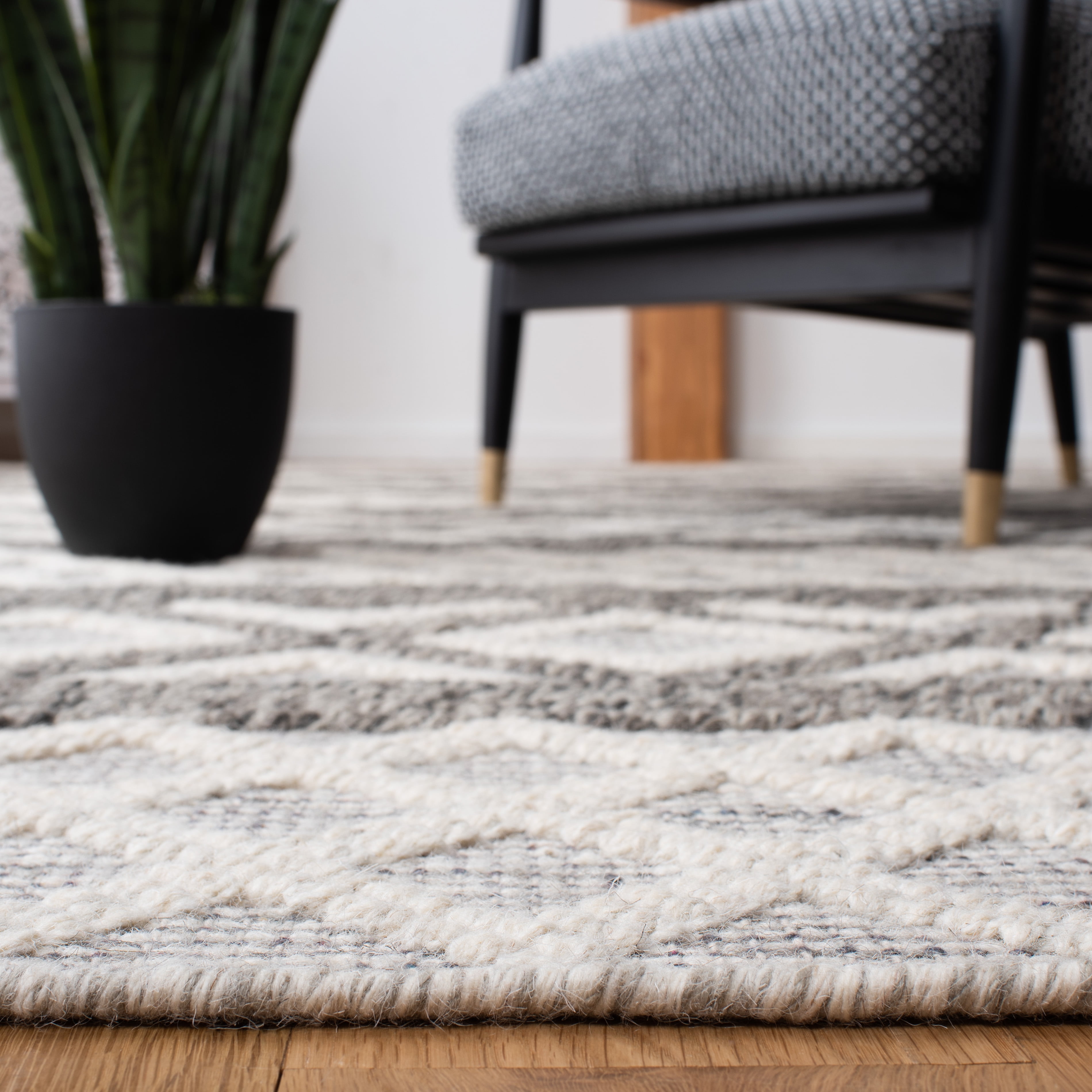 SAFAVIEH Vermont Chelsea Striped Area Rug, Ivory/Dark Grey, 6' x 6' Square