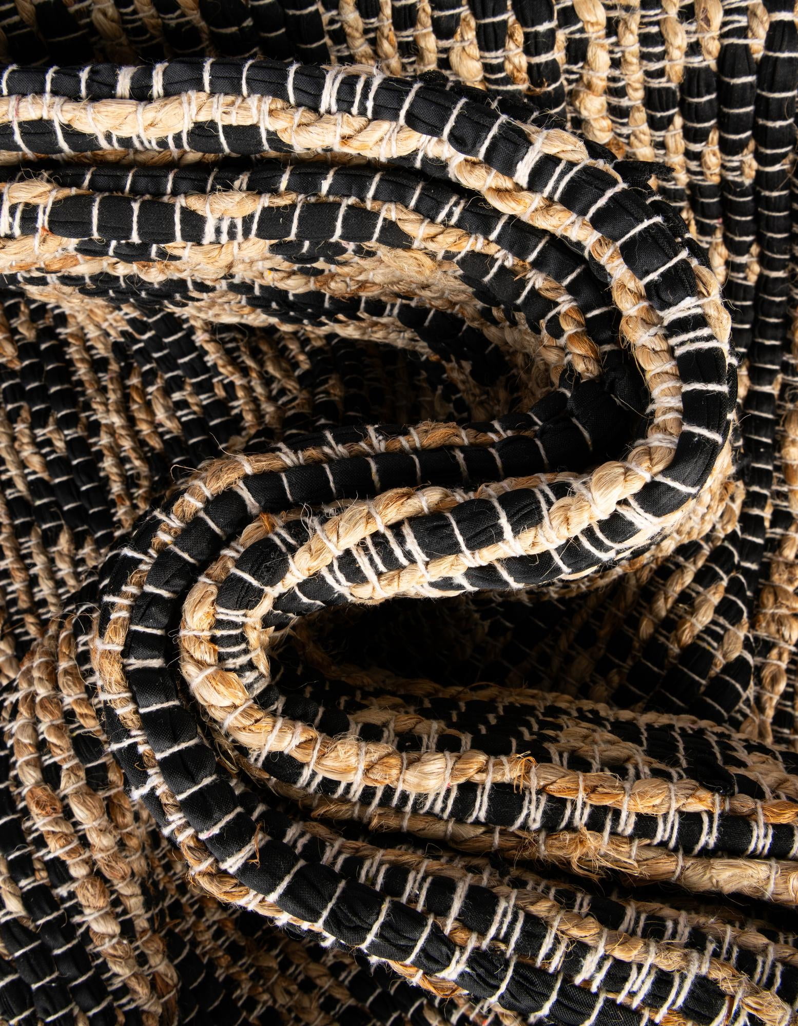 Unique Loom Chindi Jute Collection Area Rug (4' 1" x 6' 1" Rectangle Black/Natural)