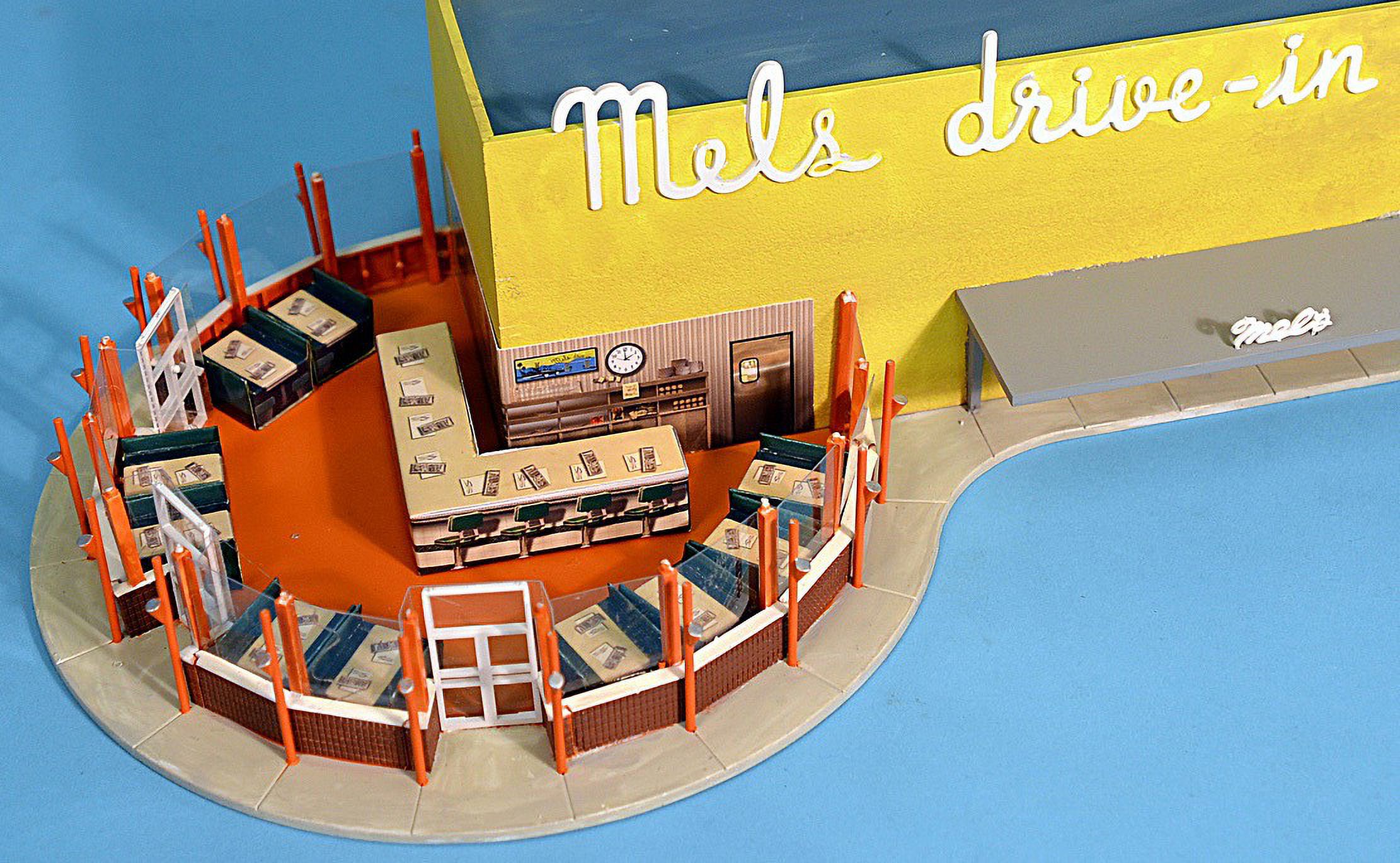MOEBIUS HO MEL'S DRIVE IN KIT (HO) 1/87 SCALE PLASTIC MODEL KIT