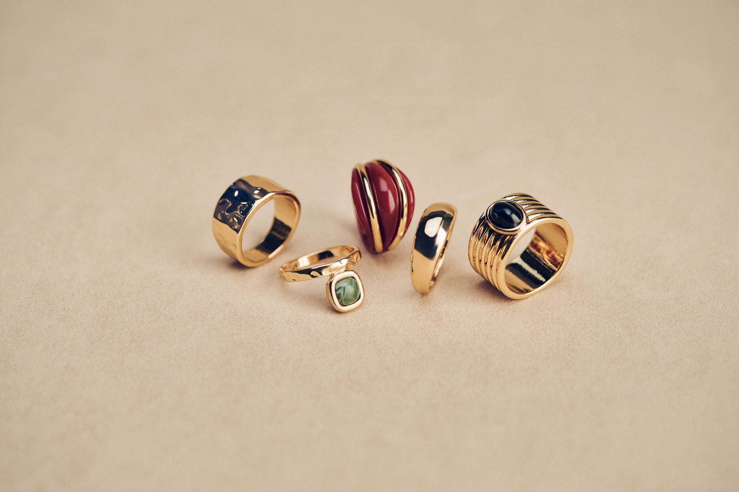 Time and Tru Women’s Resin and Metal Ring Set, 5-Piece, Gold-Tone