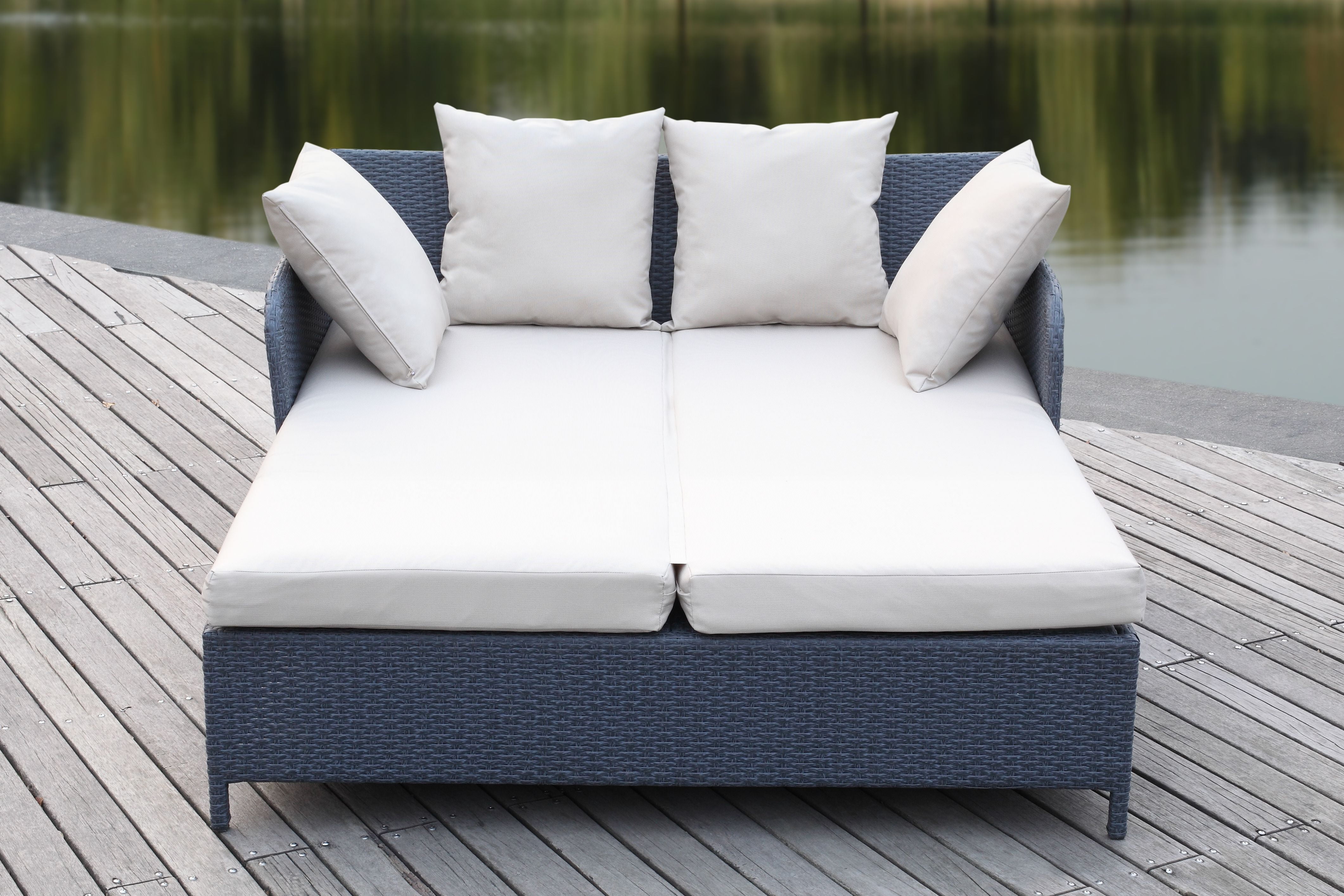 Contemporary daybed