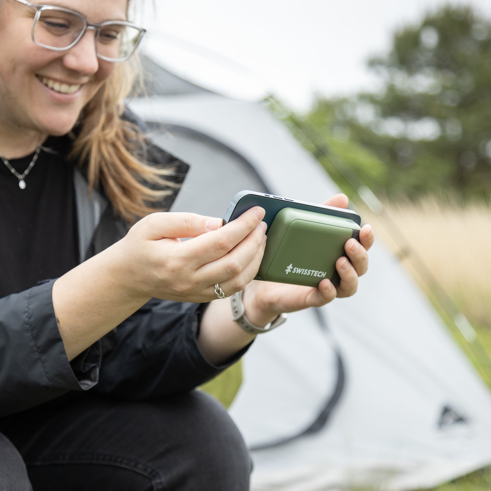 Swiss Tech Portable Power Bank, 10000mAh, Wireless Charging, Magnetic Attachment, Fast Charge Compatible