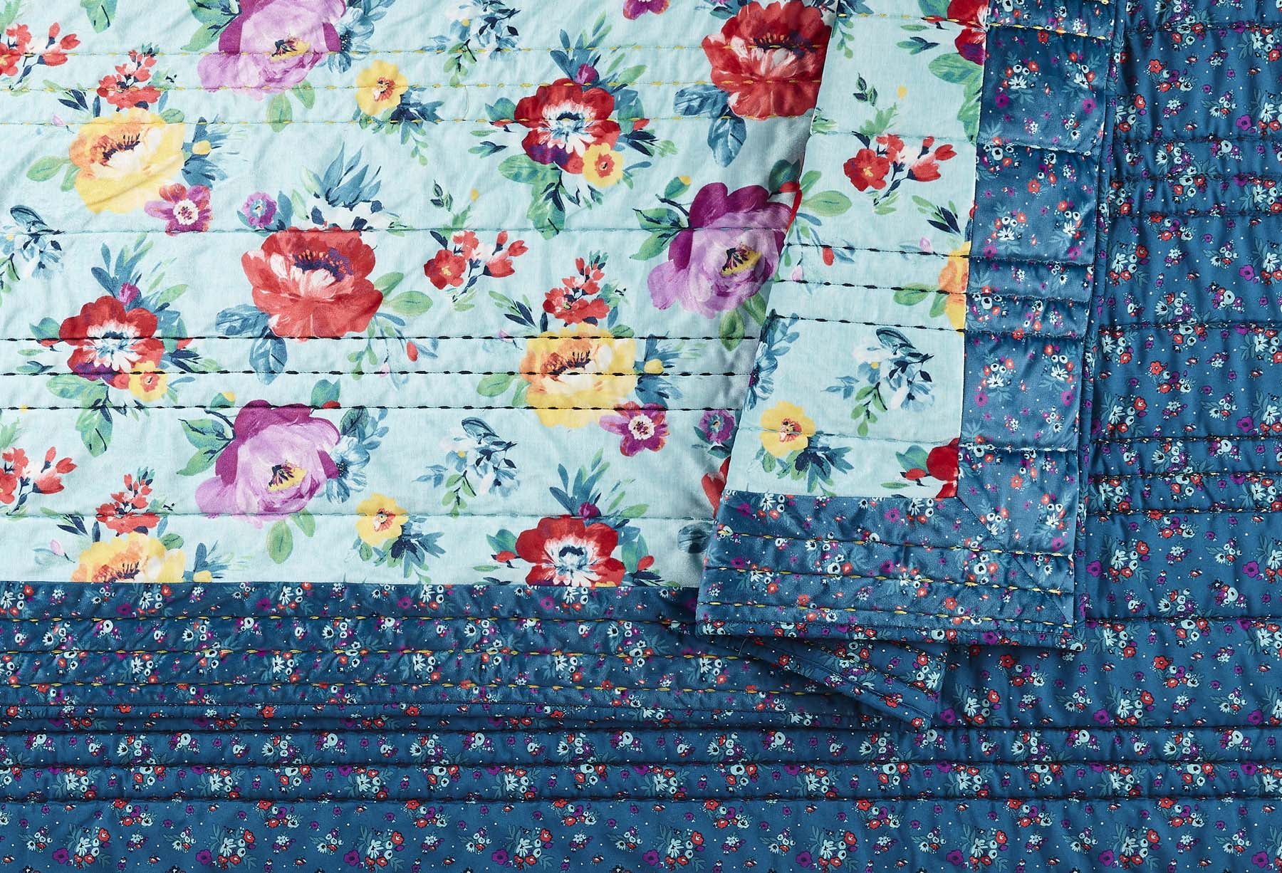 The Pioneer Woman Sweet Romance Blossoms Poly Velvet Full/Queen Quilt