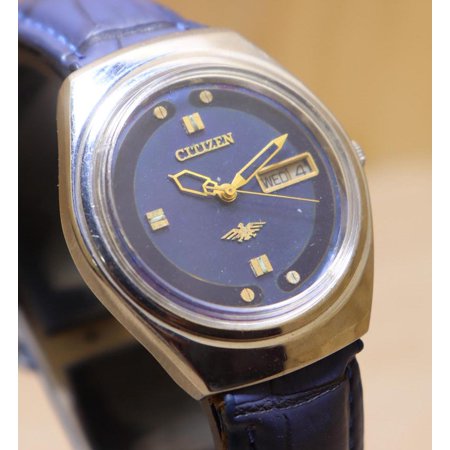 vintage citizen automatic day date movement no. 8200A Japan made men's watch.