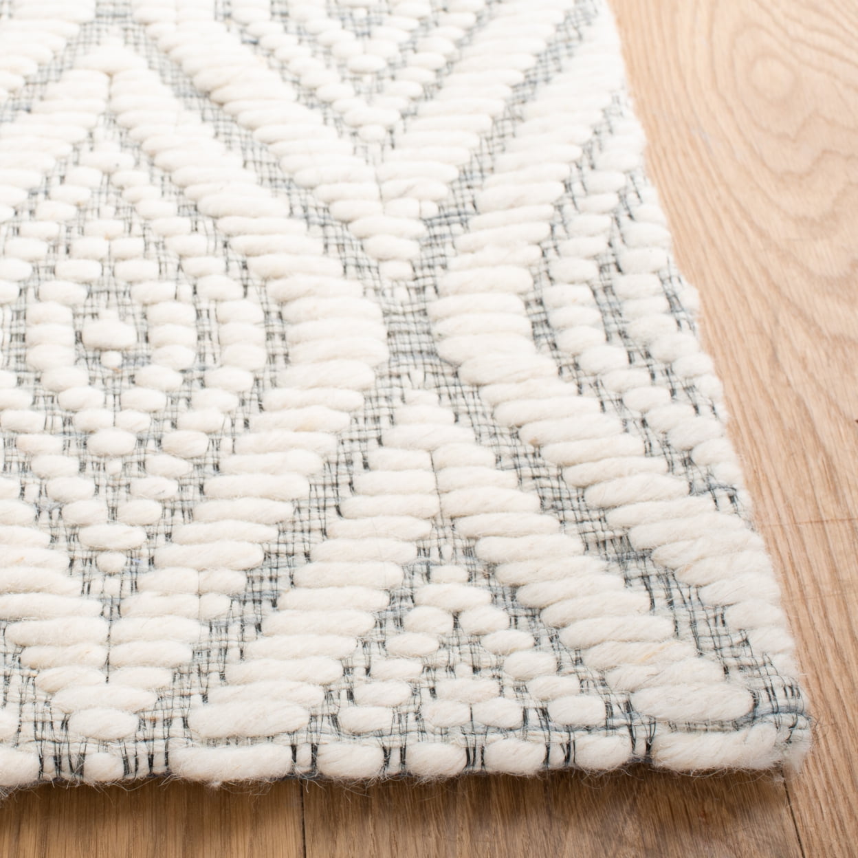 SAFAVIEH Marbella Winston Diamond Area Rug, Light Blue/Ivory, 3' x 5'