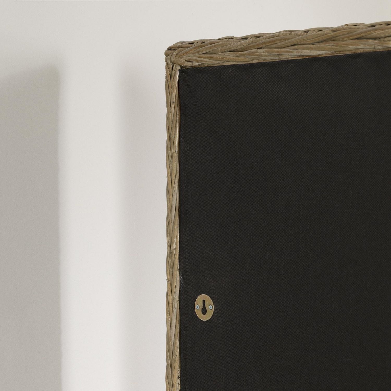 Ensemble lit avec paniers de rangement et tête de lit en rotin de la collection Avilla South Shore