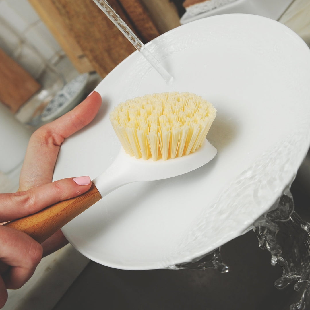 Full Circle Be Good Bamboo & Recycled Plastic Dish Brush - Safe for  Nonstick Cookware - Built In Scraper - White 