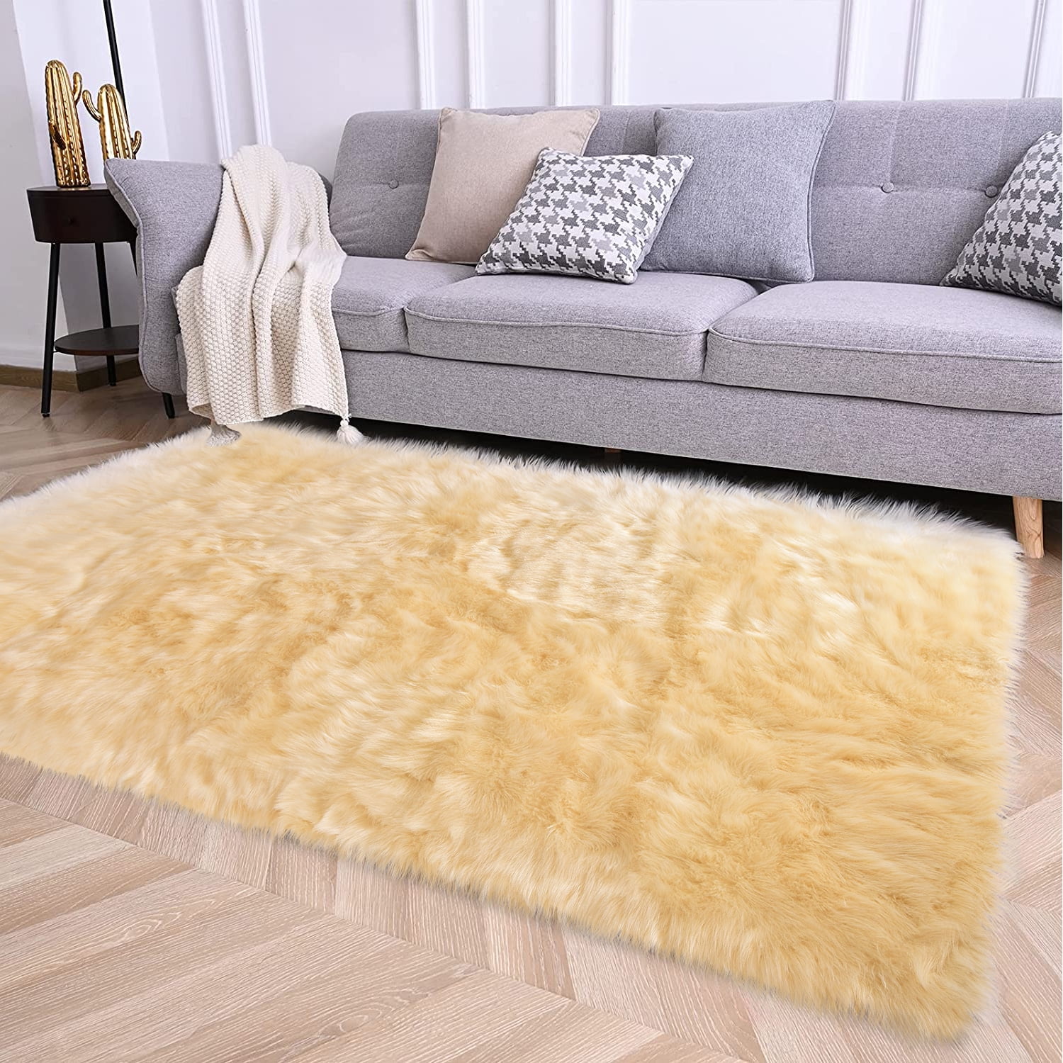 Chrlaon Faux Fur Sheepskin Area Rug Non-Skid Furry Carpet for Living ...