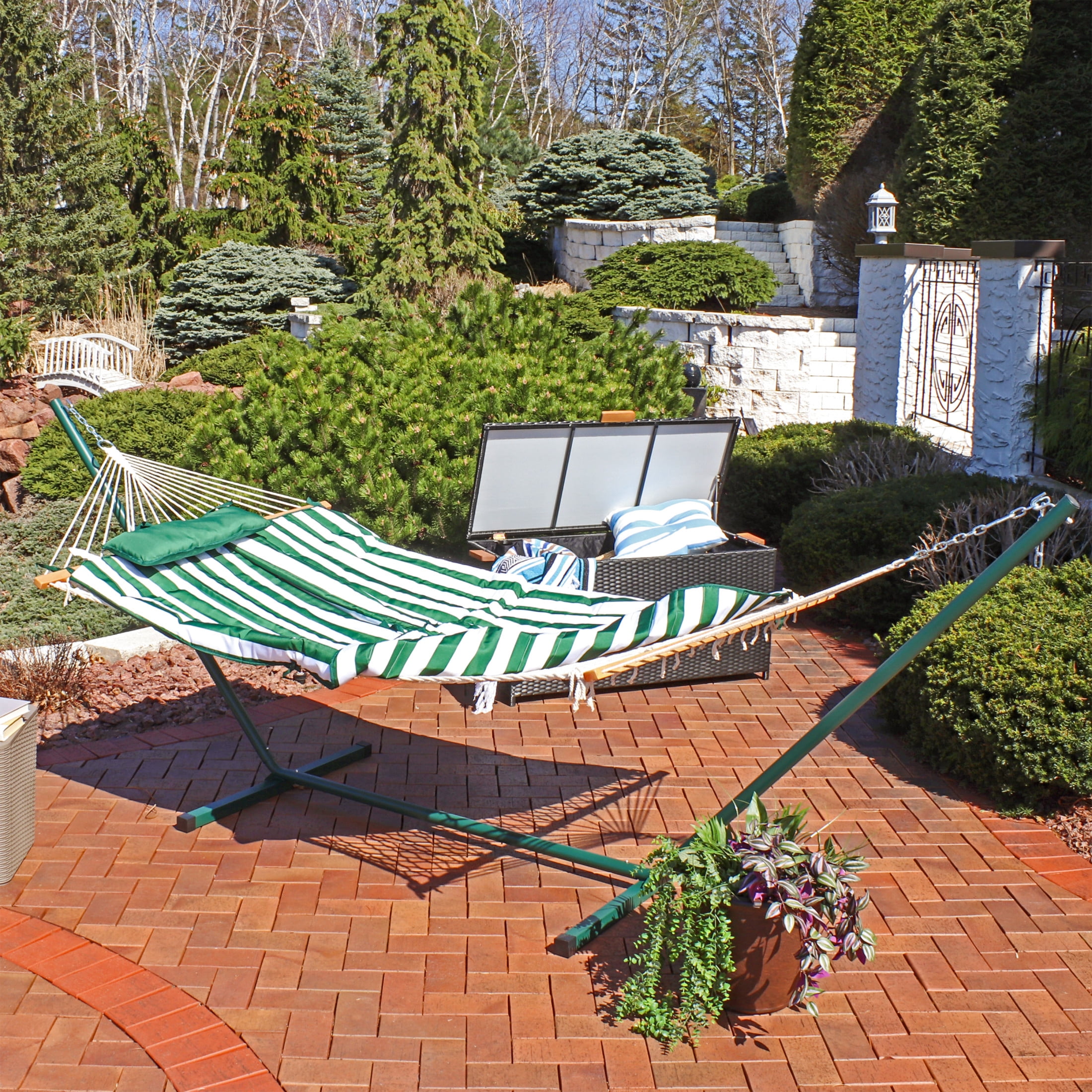 Sunnydaze 2-Person Polyester Rope Spreader Bar Hammock with Stand, 275 lb Capacity - Green/White