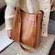 thumbnail image 4 of Bolsos de mujer de primavera de gran capacidad, bolsos de mujer, bolsos de hombro estilo retro de moda a la moda, 4 of 5