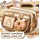thumbnail image 4 of Estuche para lápices en forma de capibara de Chenthy con muñeco de peluche, pegatinas y 2 broches, 4 of 6