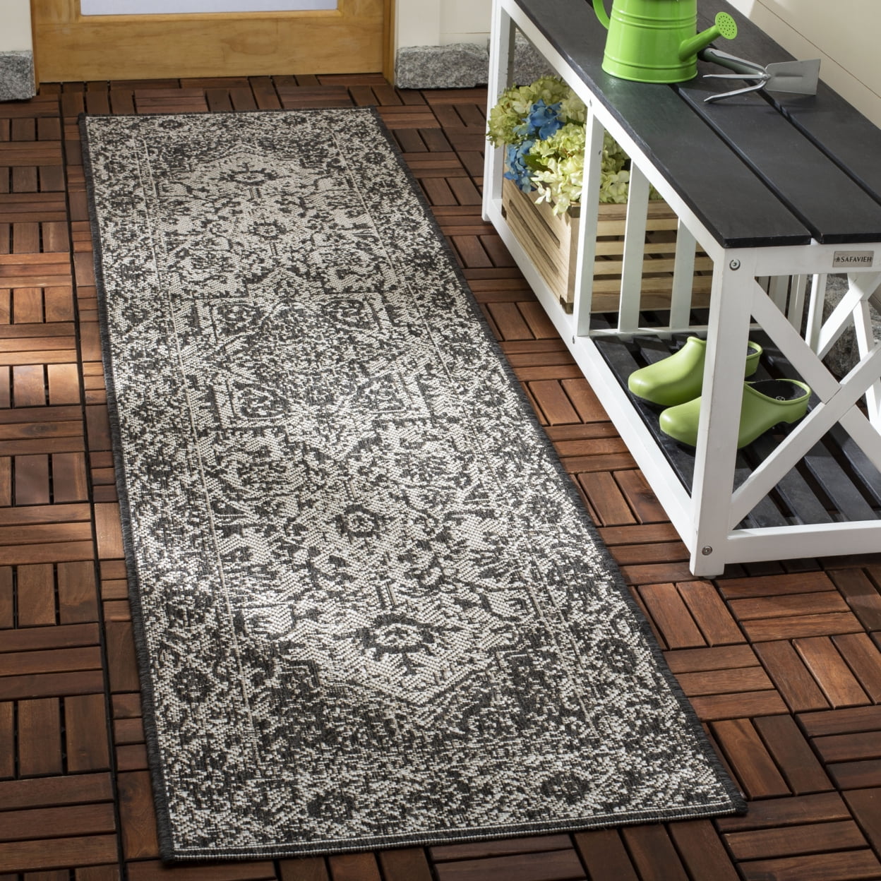 SAFAVIEH Beach House Orville Indoor/Outdoor Area Rug Light Grey/Charcoal, 5'3" x 7'6"