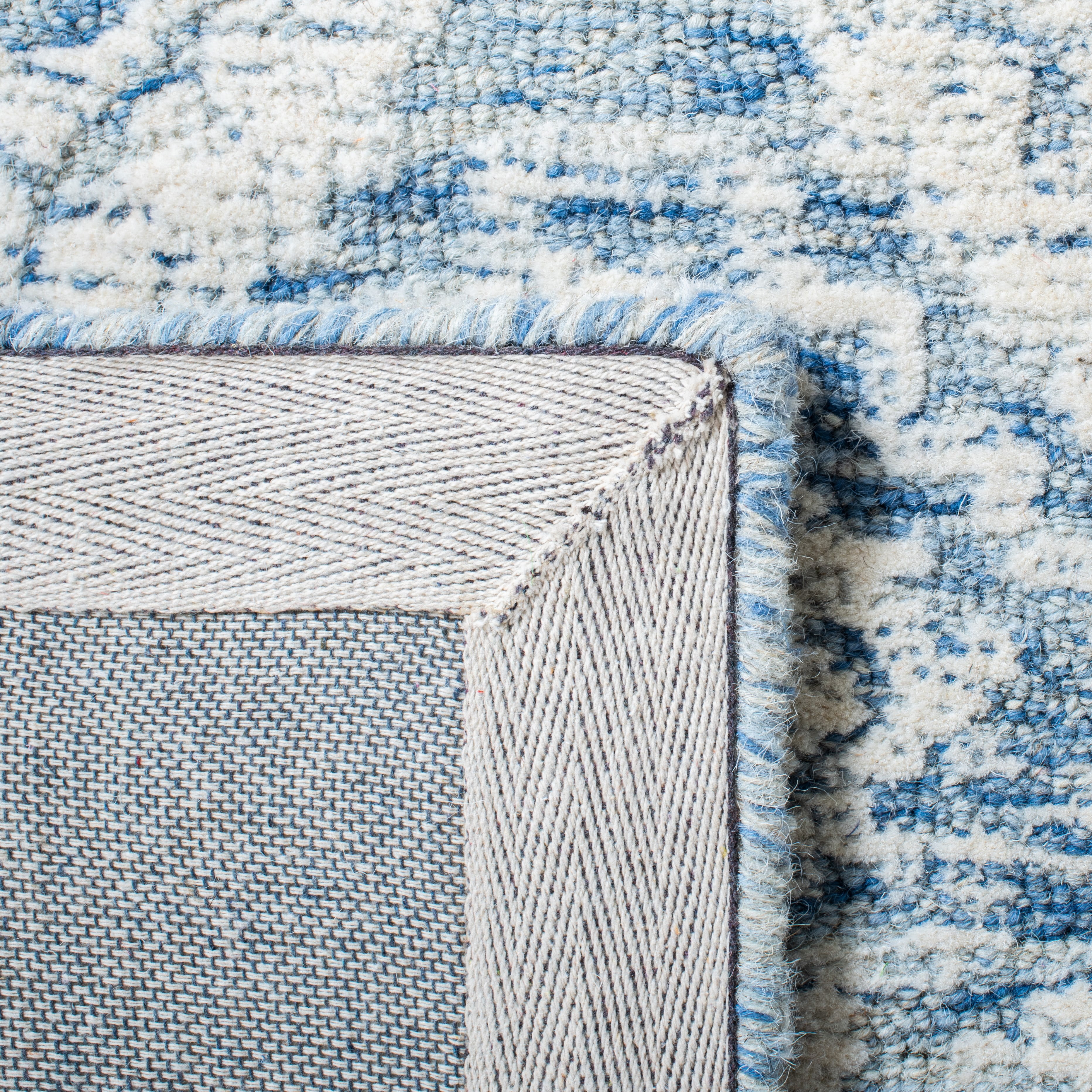 SAFAVIEH Metro Riley Medallion Area Rug, Blue/Ivory, 6' x 6' Square