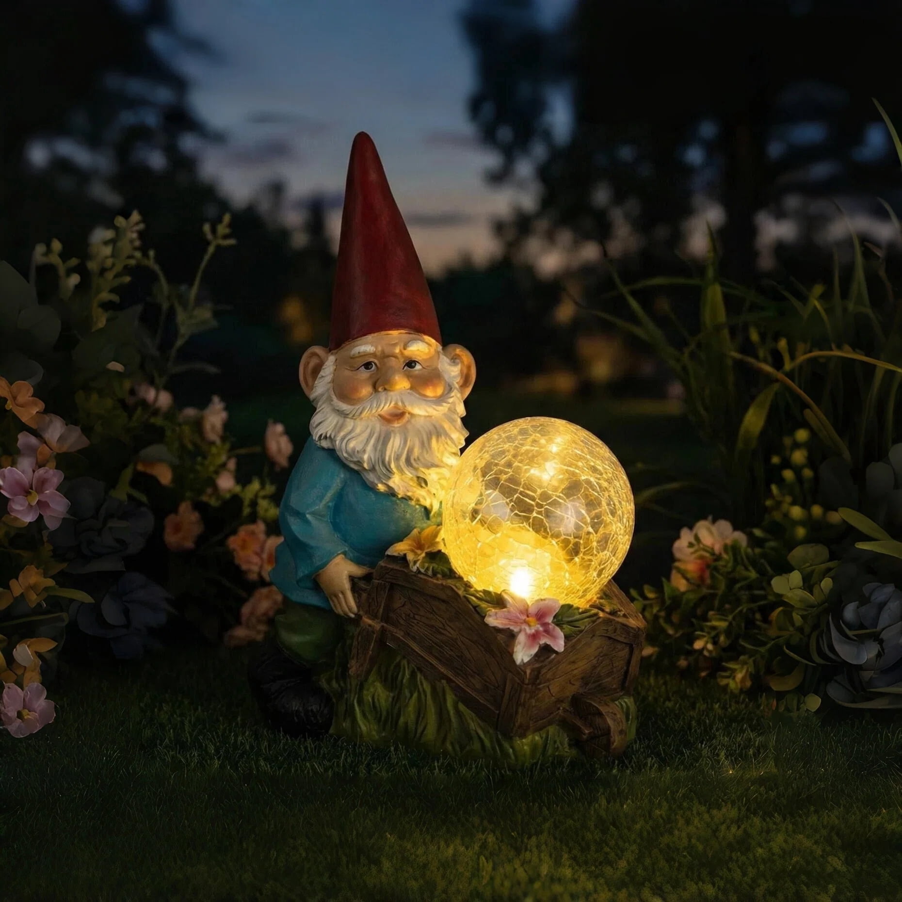 MEHOOM Solar Crack Lamp Gnome Statues, Resin Gnome Statues Holding Solar LED lights, Outdoor Statue Decoration and Lawn Ornament - Funny Garden Gnomes for Outdoor Courtyards, Porches or Home Decor