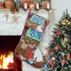 thumbnail image 1 of Súper Bosque Mágico Feliz Tema: Calcetines de Navidad, fino lino blanco para colgar en escaleras y chimenea, decoración navideña para el hogar, regalo de Navidad. 45cm × 32cm, 1 of 5