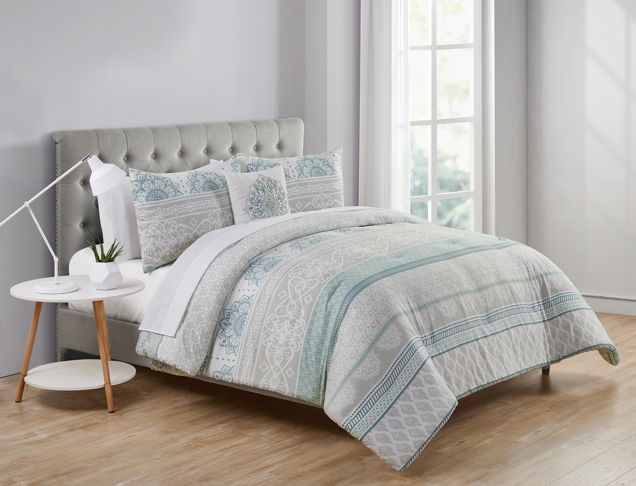 VCNY Home Mateo Medallion Stripe BedinaBag Comforter Set, King, Sage