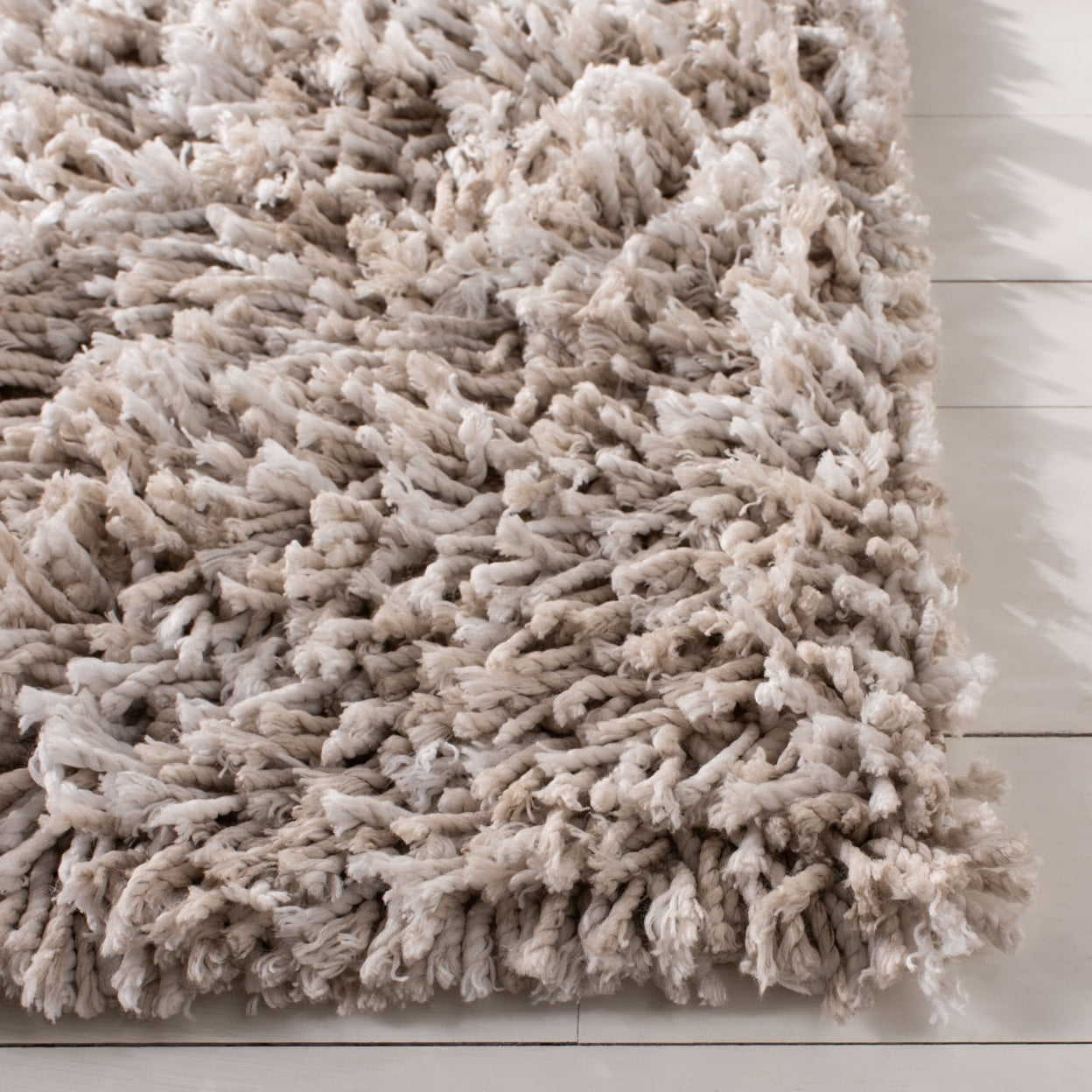 SAFAVIEH Rio Kynaston Solid Polyester Shag Area Rug, Beige/Ivory, 2'6" x 4'