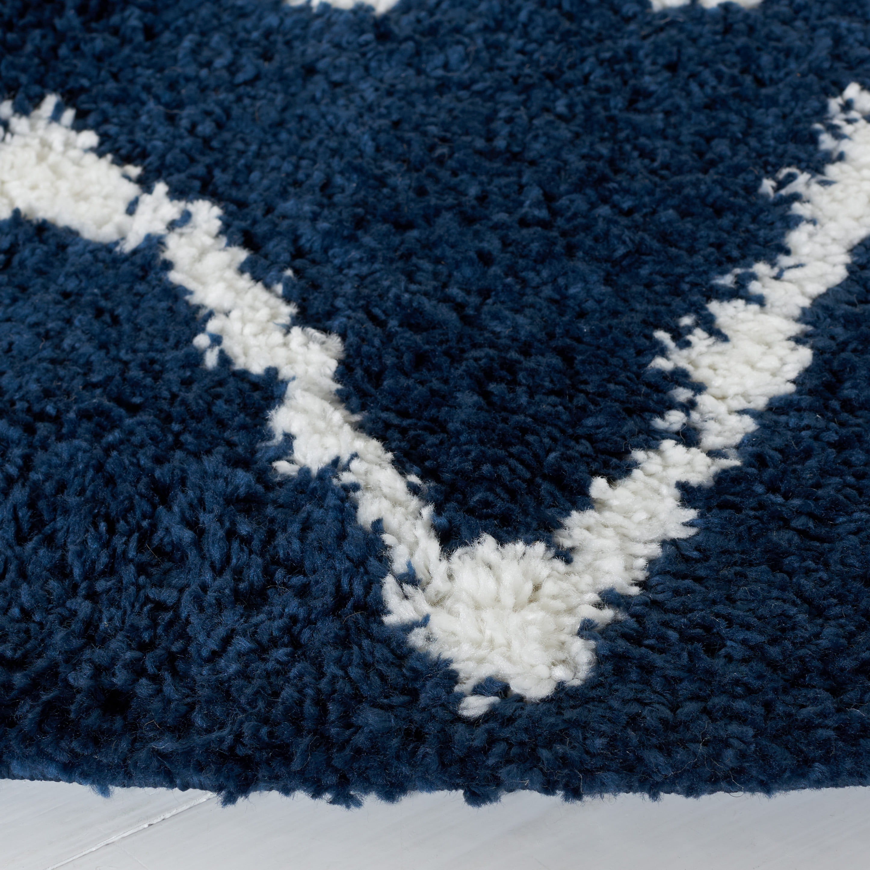 SAFAVIEH Berber Feride Geometric Shag Area Rug, Navy/Ivory, 6'7" x 6'7" Round