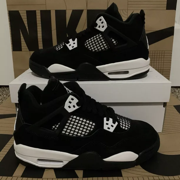 Ni - ke Air Jordan 4 Retro (GS) White Thunder Size 6.5Y Youth / 8 Women's FQ8213-001 NEW