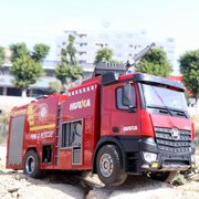 1/14 Scale Rc Box Water Sprayable Fire Truck Car Toy Model with Battery for Gift