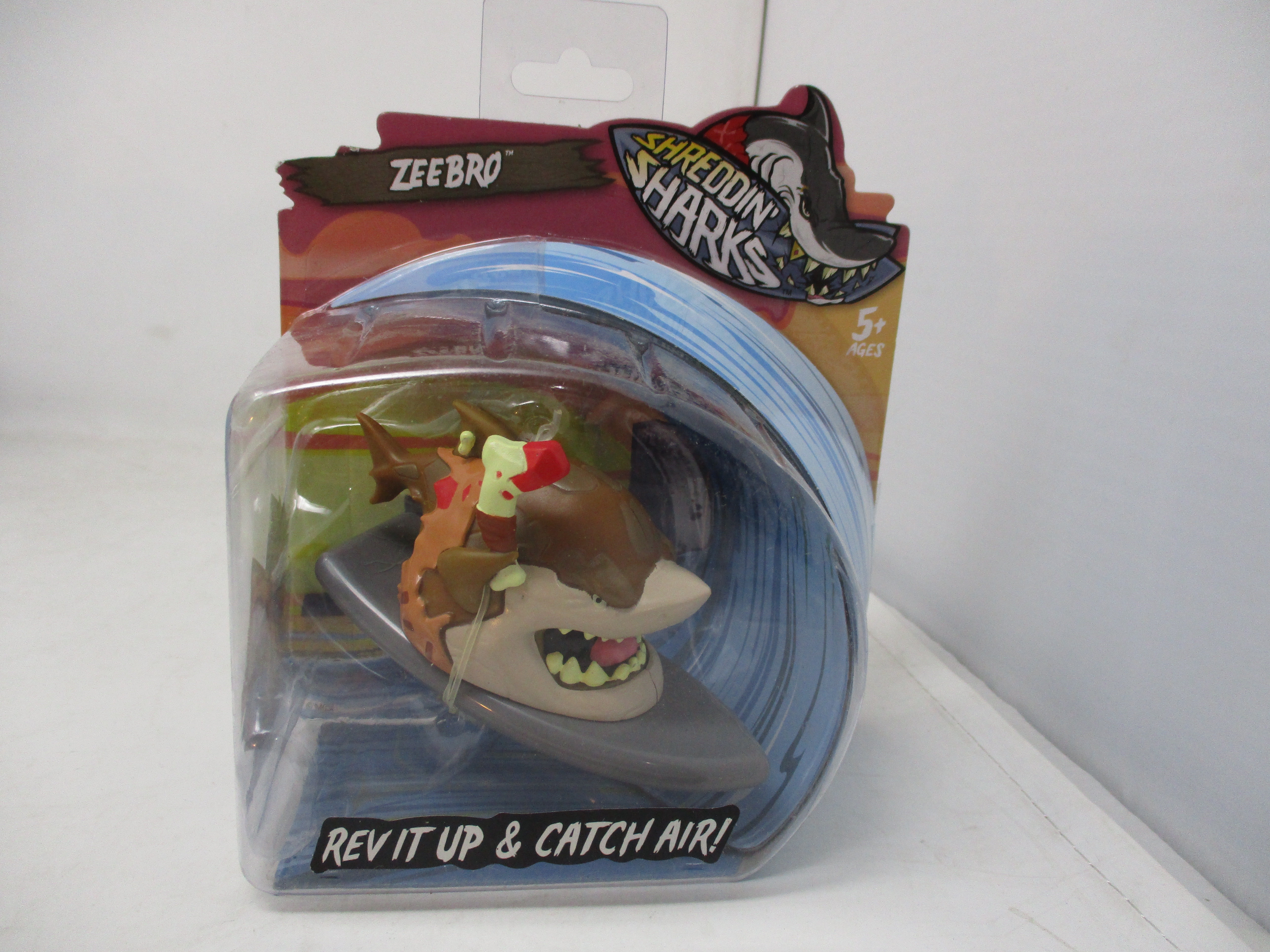 Shreddin' Sharks Action Toy for Kids: Gnarls The Gold Figure
