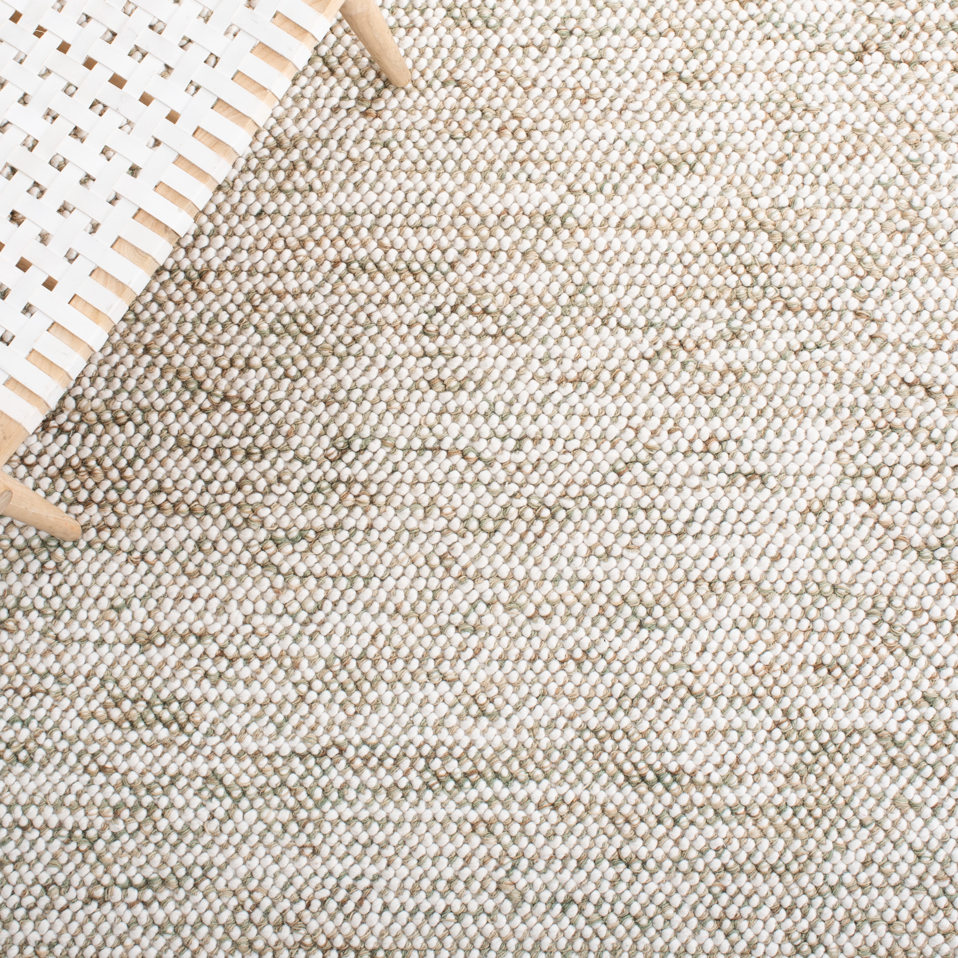 SAFAVIEH Natura Finn Distressed Area Rug, Sage/Ivory, 6' x 6' Round