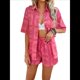 thumbnail image 2 of Conjunto de 2 Piezas para Mujer, con Estampado Floral Tropical Suave de Verano, Cuello en V, Corta, Botones y Pantalones Cortos. Flor de Sol Rosa-Roja L, 2 of 10