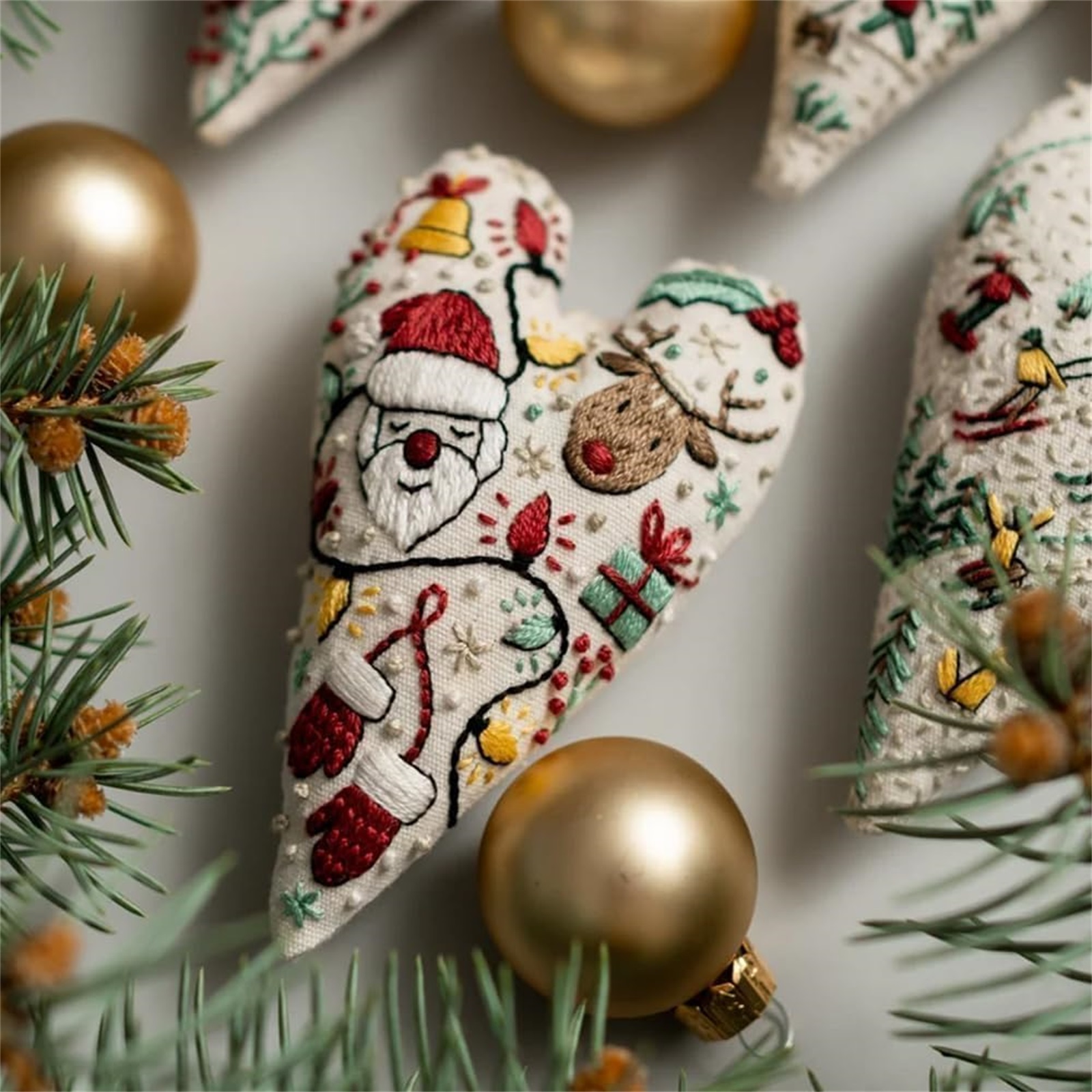 Embroidery Christmas Ornament Kits, Hand Embroidery Tree Hanging Ornament, DIY Heart Embroidery Christmas Decoration Cross Stitch Kit with Needles