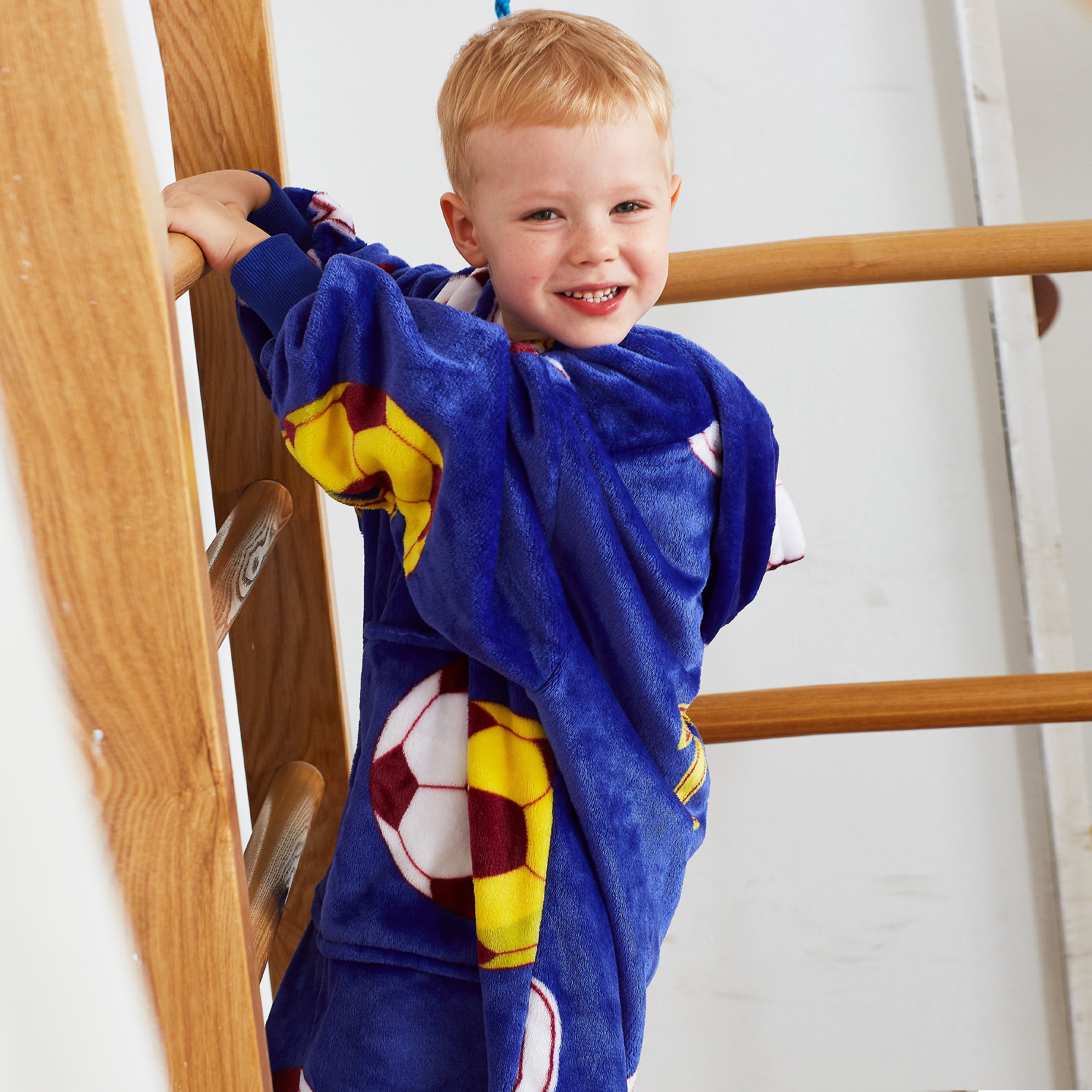 Catalonia Soccer Blanket Hoodie Sweatshirt for Kids, Oversized Wearable Snuggy Fleece Pullover, 4-12 Years Boy Sports Football Fanatic Gift