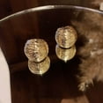 thumbnail image 1 of Fiudx Colgantes Geométricos, Tachuelas Doradas Retorcidas, Accesorios de Disco Texturizado, Moda Femenina Moderna, Uso Informal para Fiestas, Estilo Cómodo, Incluye 2 Pares, 1 of 5