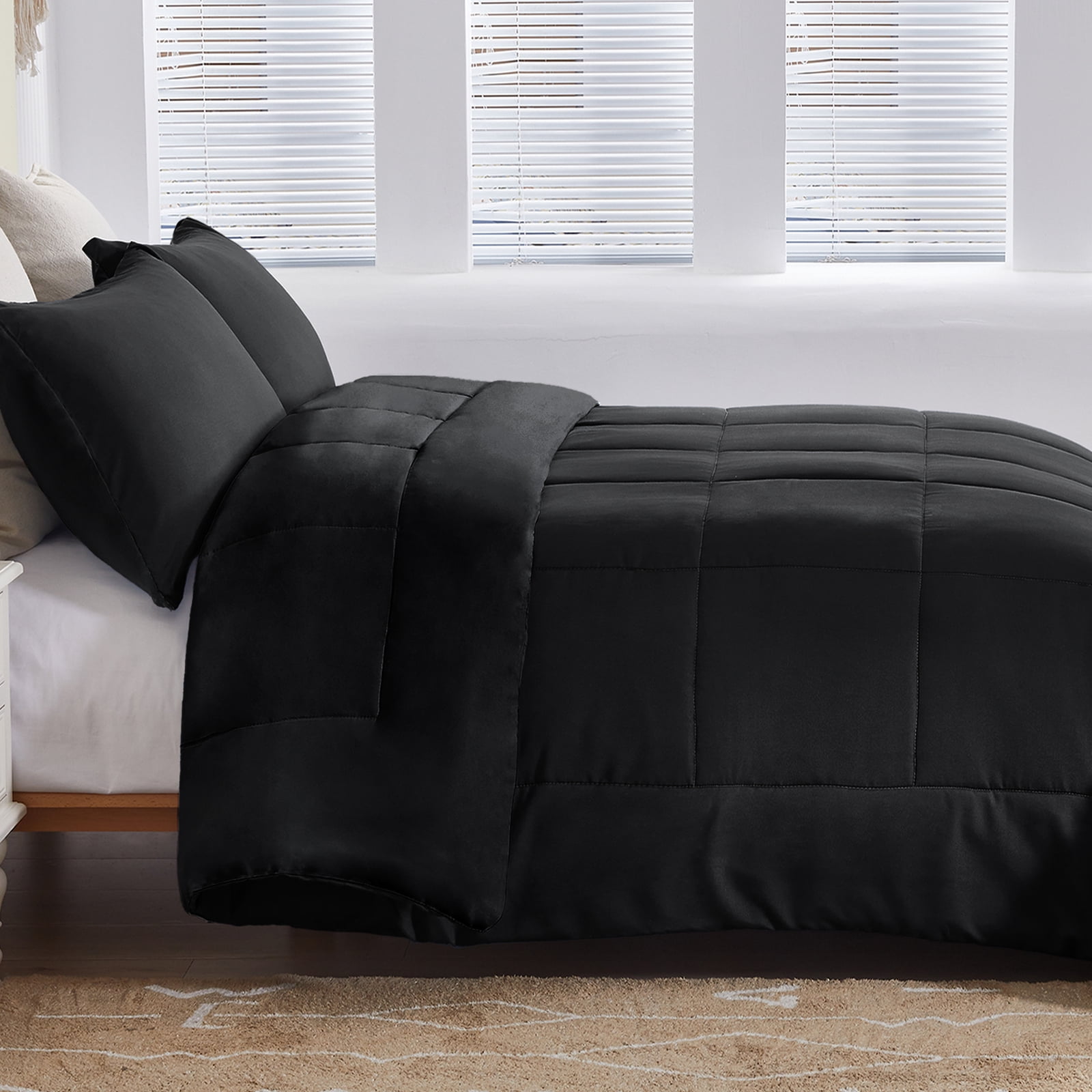 Exclusivo Mezcla Lightweight Reversible 3-Piece Comforter Set All Seasons, Down Alternative Comforter with 2 Pillow Shams, Queen Size, Black