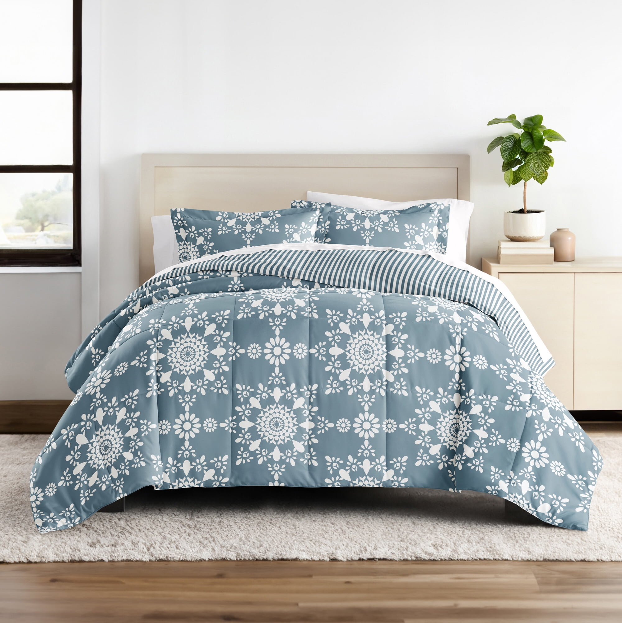 All Season Ultra Soft Comforter Set Lightweight Bedding in Daisy Floral for Full/Queen Size by Comfort Canopy