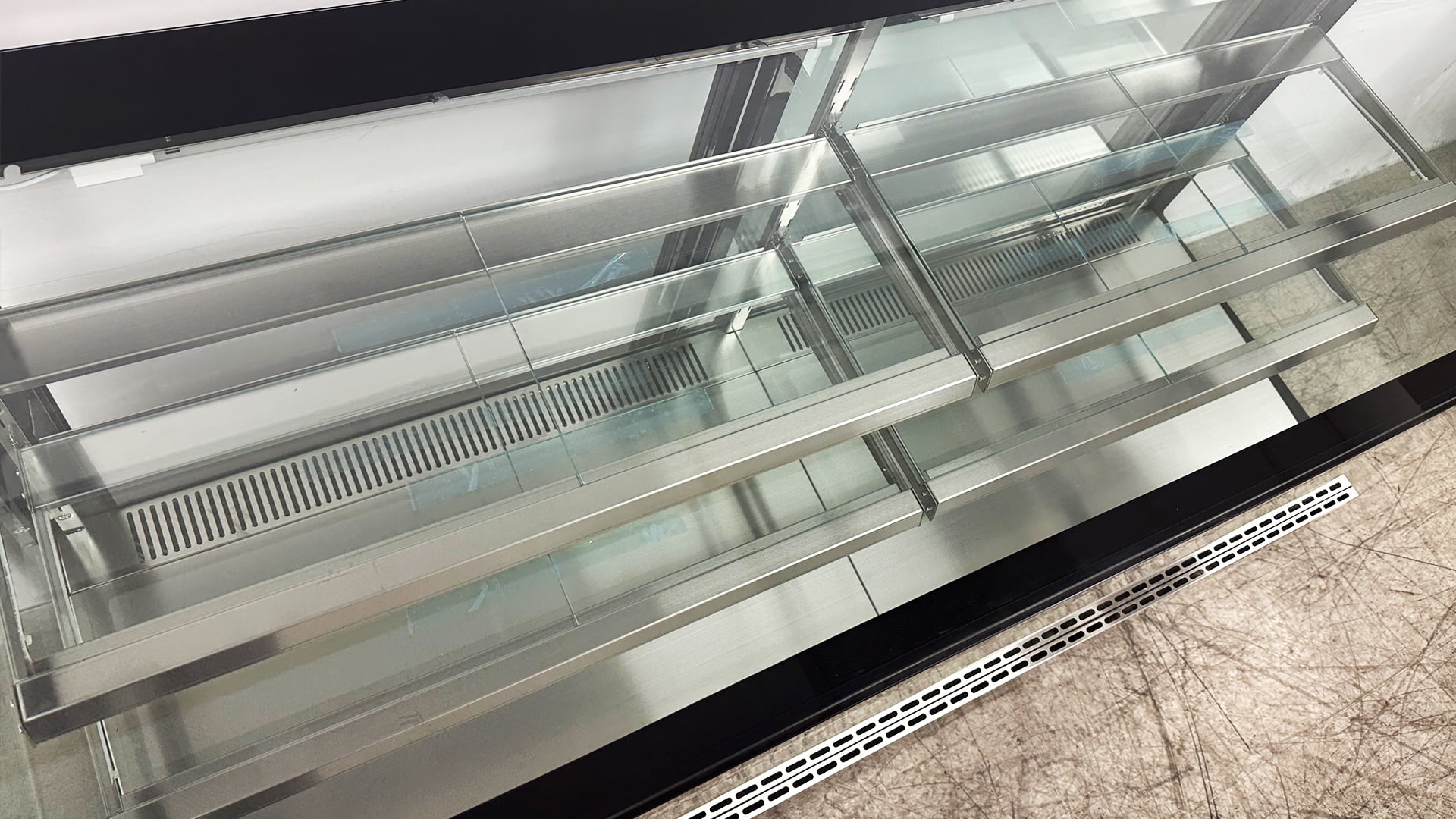 71 in. Refrigerated Bakery Display Cooler Case for Pastry Deli Upright 22.2 Cu.Ft. Cooler Glass Display Refrigerator, NSF ETL