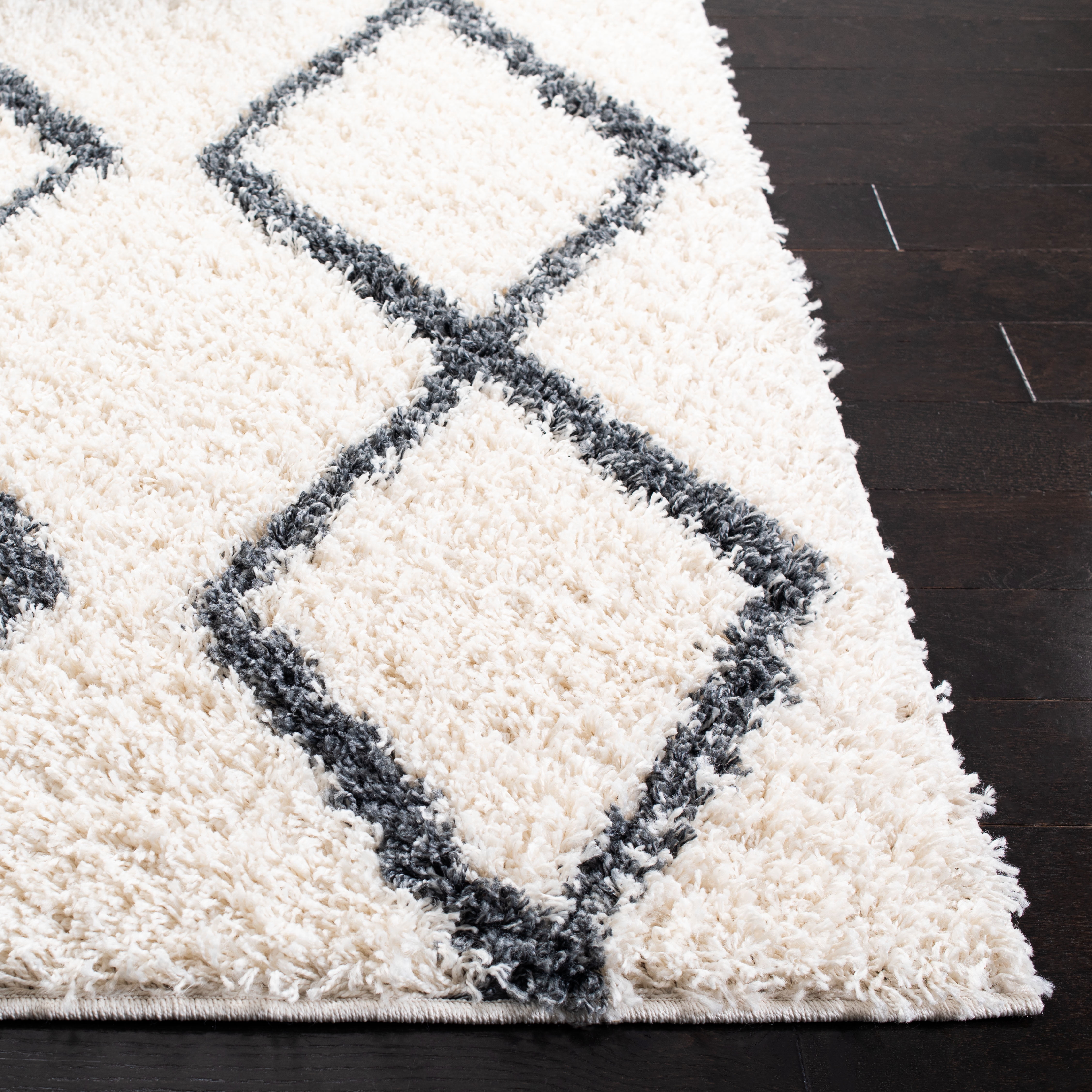 SAFAVIEH Venus Nanda Geometric Shag Area Rug, Ivory/Dark Grey, 6'7" x 6'7" Square