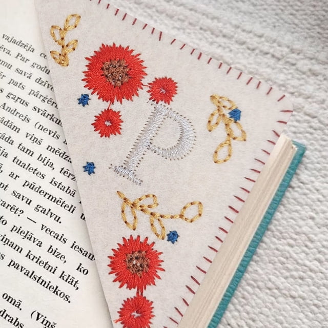 Hml 26 Letters Elegant Personalized Hand Embroidered Corner Bookmark Four Seasons Fun Bookmark Decoration Handmade Custom Letter Bookmark Hand Stitched Corner Bookmark