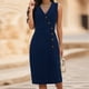 thumbnail image 2 of Vestido sexy sin mangas de denim para mujer: estilo europeo, corte holgado informal, cinturón para atar, bolsillos laterales, poliéster, tallas S-XXL, largo hasta la rodilla., 2 of 8