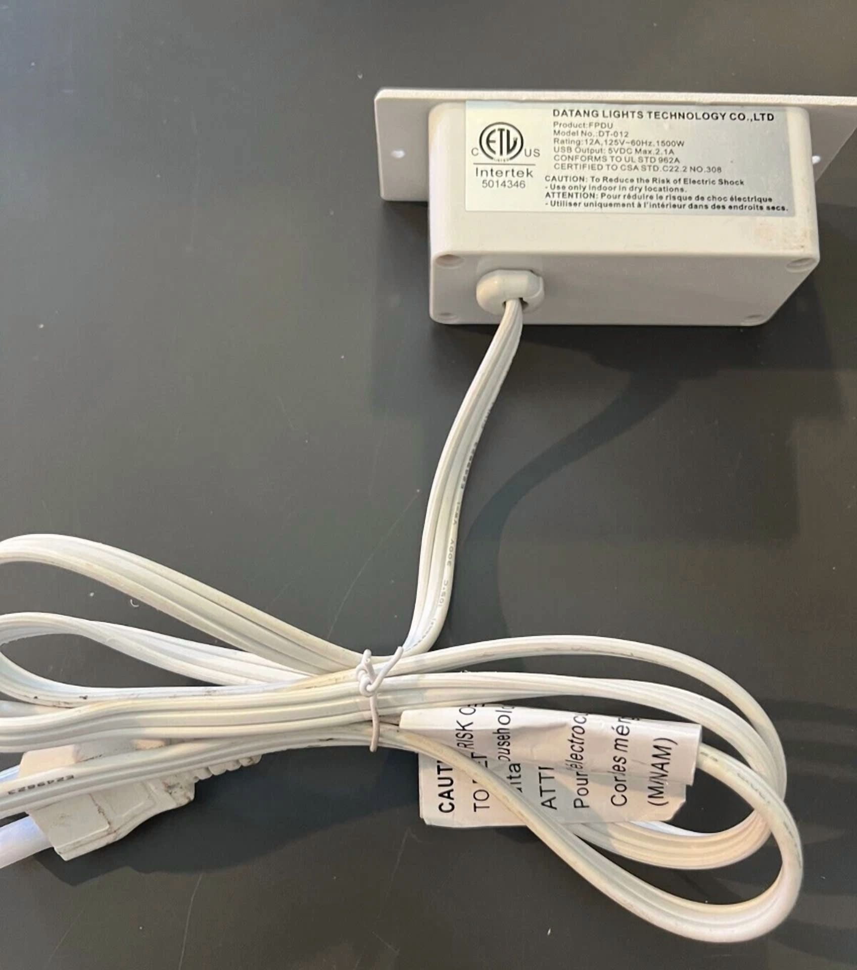 CRESTIN- 3-Outlet Furniture Power Distribution Unit Power Strip 2 Usb Model Dt-012 125V