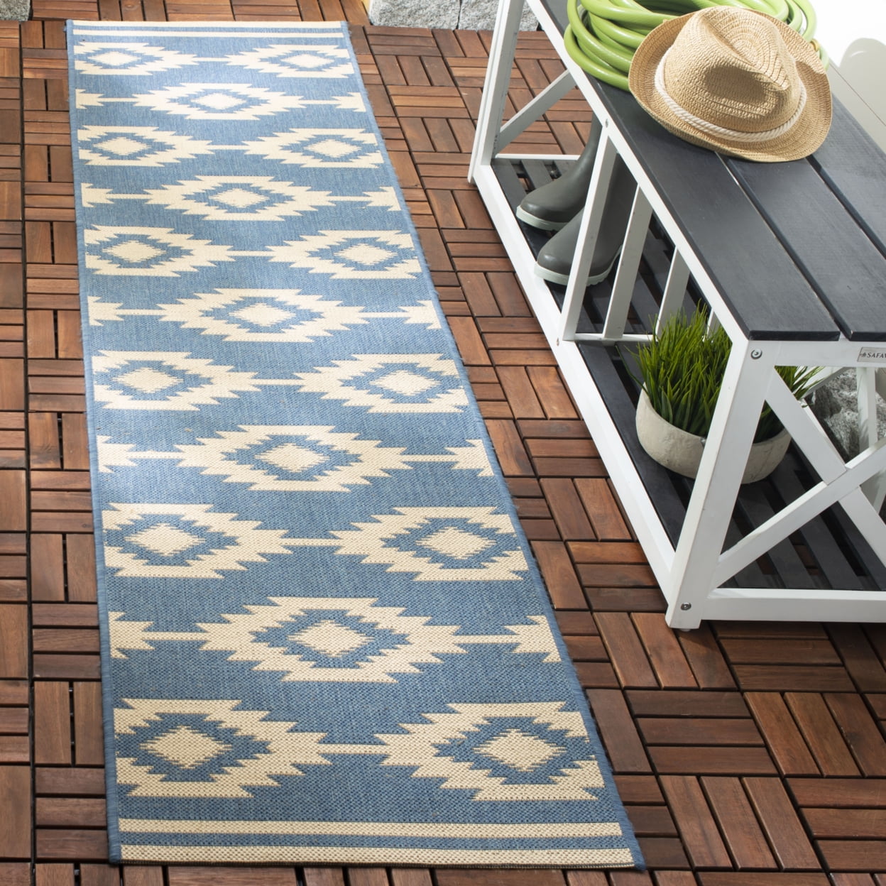SAFAVIEH Beach House Vasiliki Geometric Indoor/Outdoor Area Rug, Cream/Blue, 5'3" x 7'6"