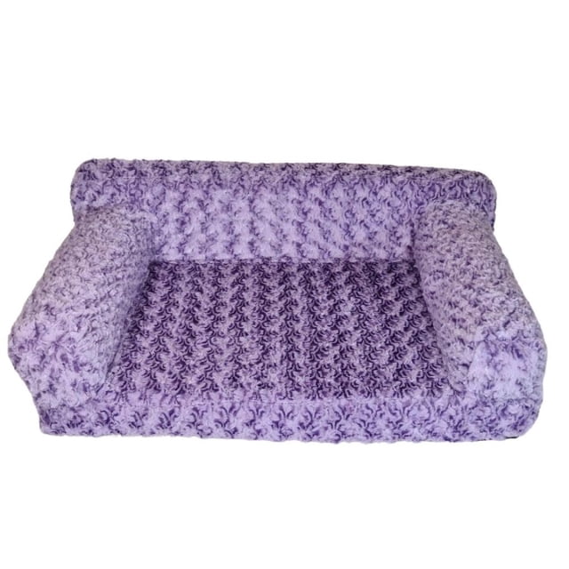 Cama BioBienestar Productos con causa sillón Mediana Para Mascotas en color morado con textura suave y diseño acolchonado, lavable 100% con cierre inferior para fácil desarmado, ideal para perros hasta 20 kg, ofrece comodidad y un ambiente confortable para mascotas, también es adecuada para descanso y relajación en el hogar.