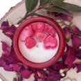 thumbnail image 4 of Vela de cera de soja Relaxcation Bella's Kiss Aroma, tarro de vidrio rojo, 4 of 5