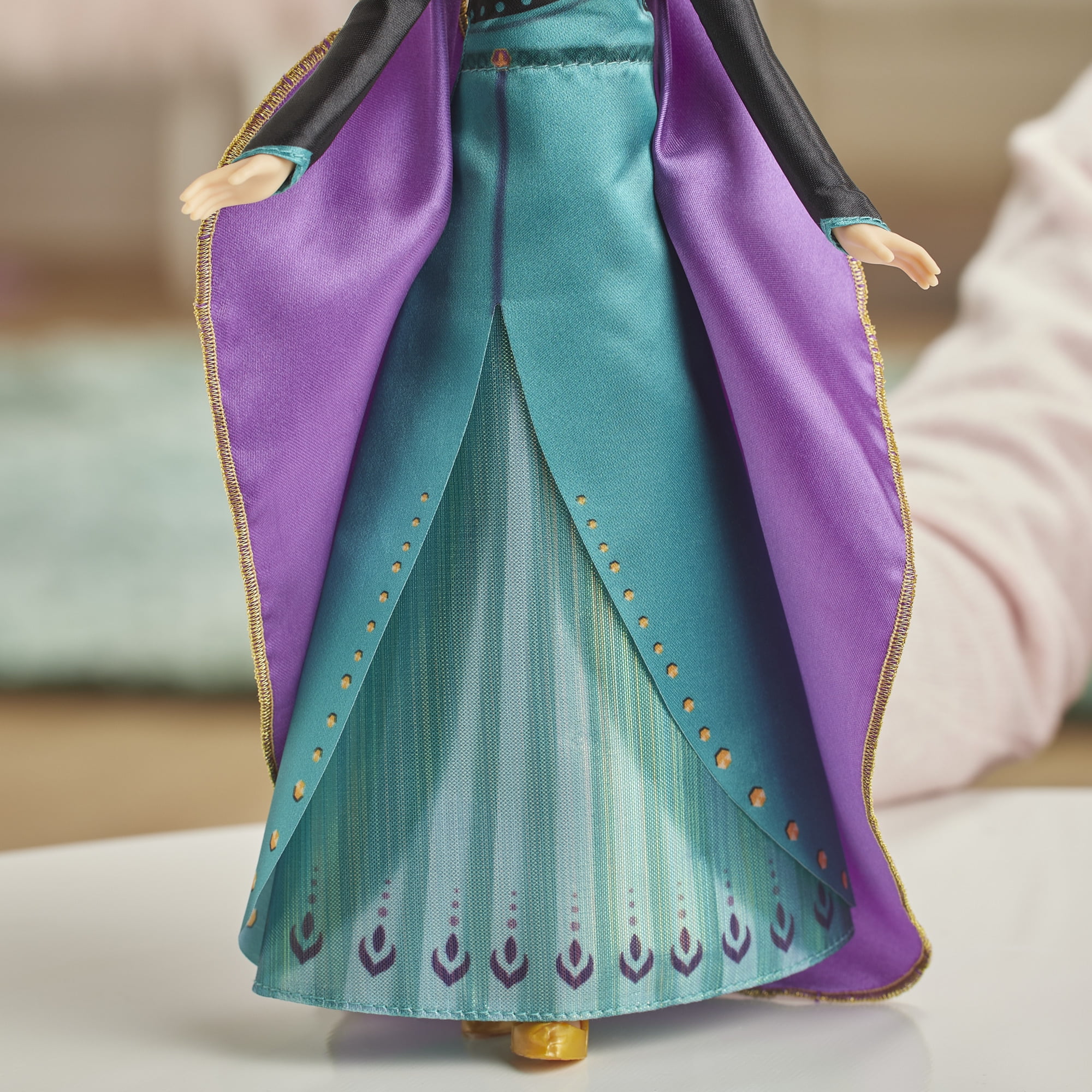 Frozen 2 Musical Adventure Anna Doll, Sings "Some Things Never Change"