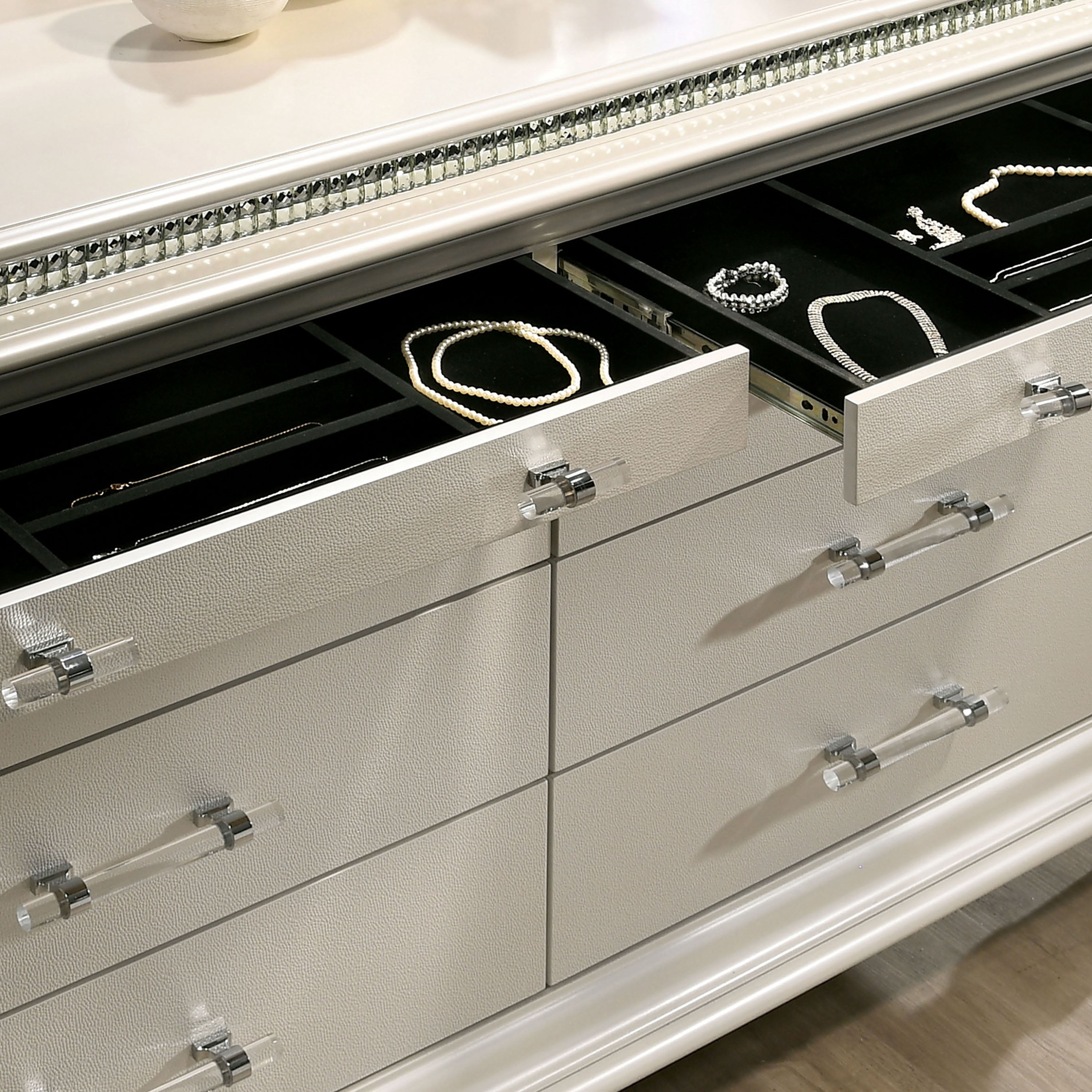 Furniture of America Elaina Adult Modern 8-Drawer Dresser, Pearl White